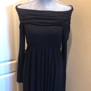 🎉HP🎉 Black Off the Shoulder Maternity Dress